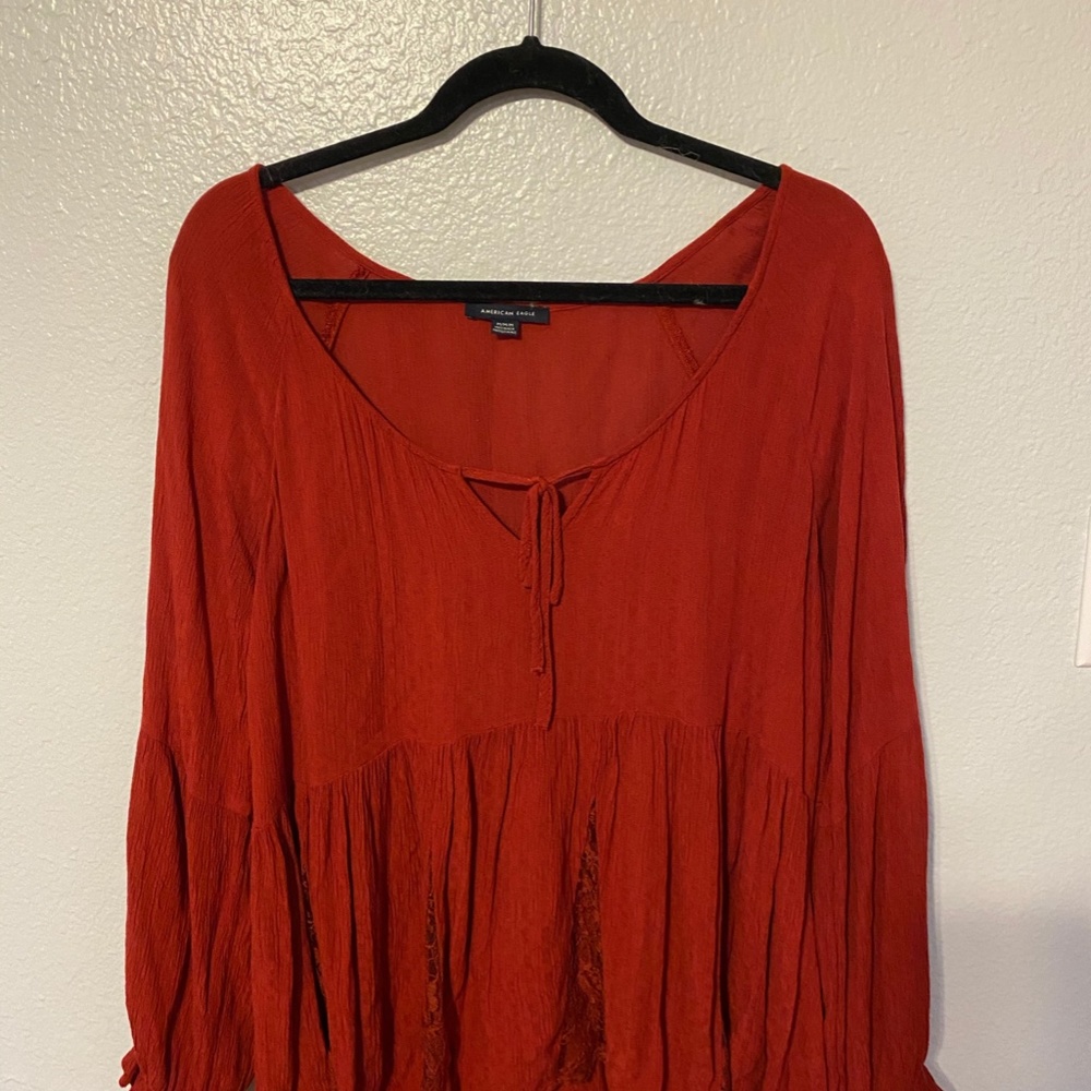 AMERICAN EAGLE red top